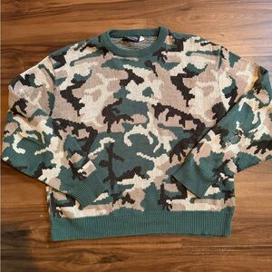 Camouflage Crew Neck Pullover Men’s XL